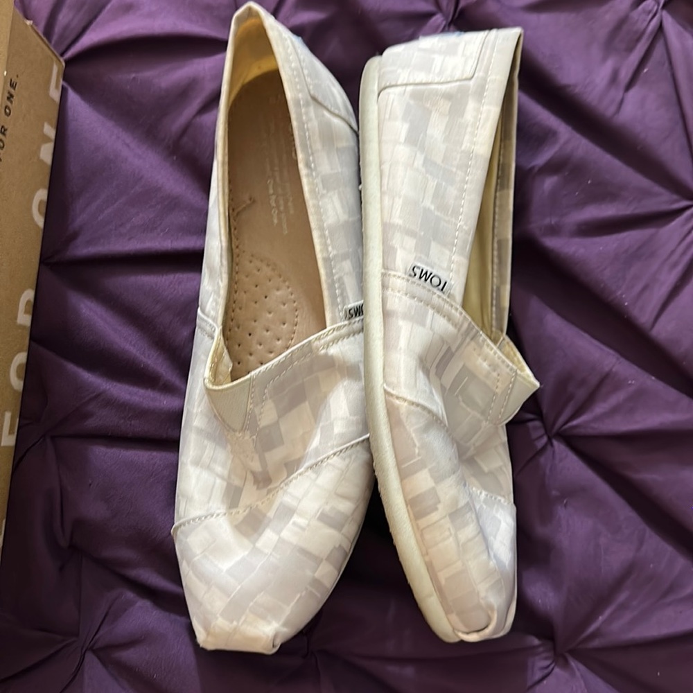 Women’s Toms grey and white